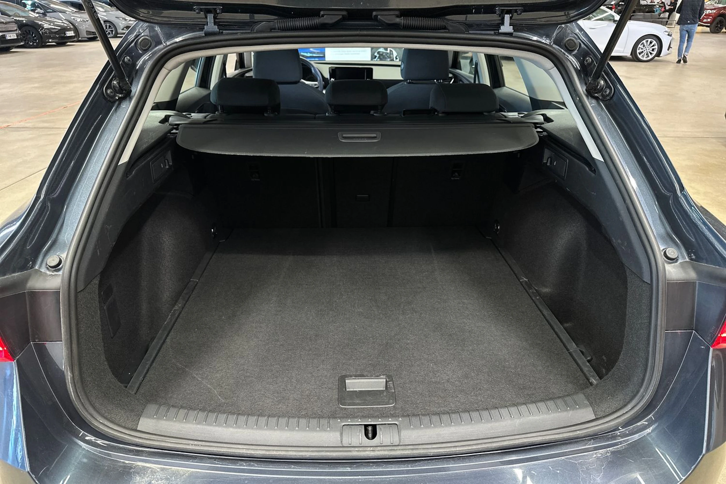 harmaa SEAT Leon Sportstourer 2024 kuva 24.