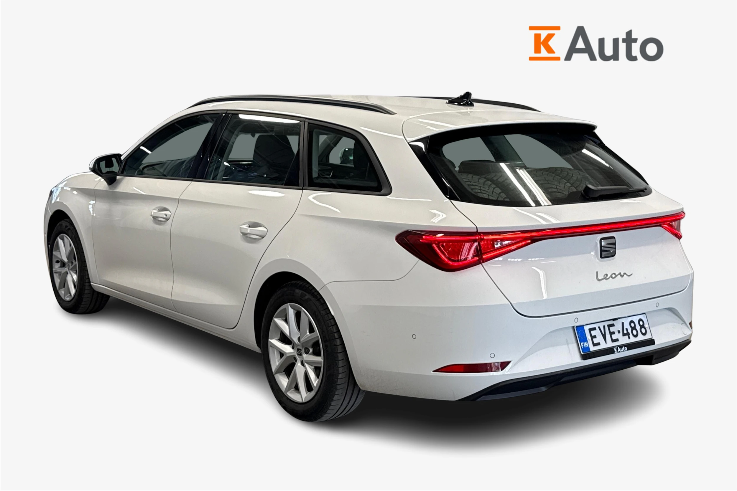 valkoinen SEAT Leon Sportstourer 2024 kuva 2.