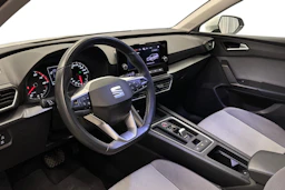 valkoinen SEAT Leon Sportstourer 2024 kuva 8.