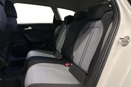 valkoinen SEAT Leon Sportstourer 2024 kuva 11.