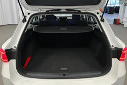 valkoinen SEAT Leon Sportstourer 2024 kuva 15.