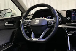 valkoinen SEAT Leon Sportstourer 2024 kuva 17.