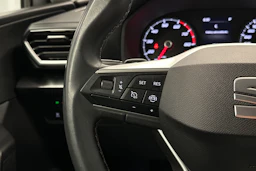 valkoinen SEAT Leon Sportstourer 2024 kuva 18.