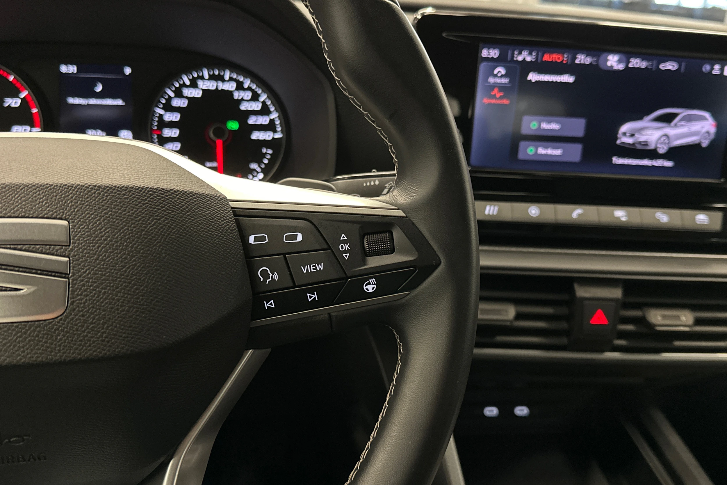 valkoinen SEAT Leon Sportstourer 2024 kuva 19.