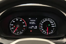 valkoinen SEAT Leon Sportstourer 2024 kuva 21.
