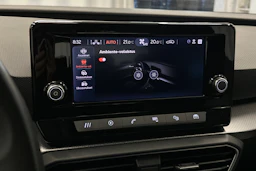 valkoinen SEAT Leon Sportstourer 2024 kuva 25.