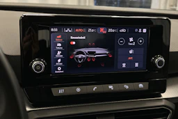 valkoinen SEAT Leon Sportstourer 2024 kuva 26.