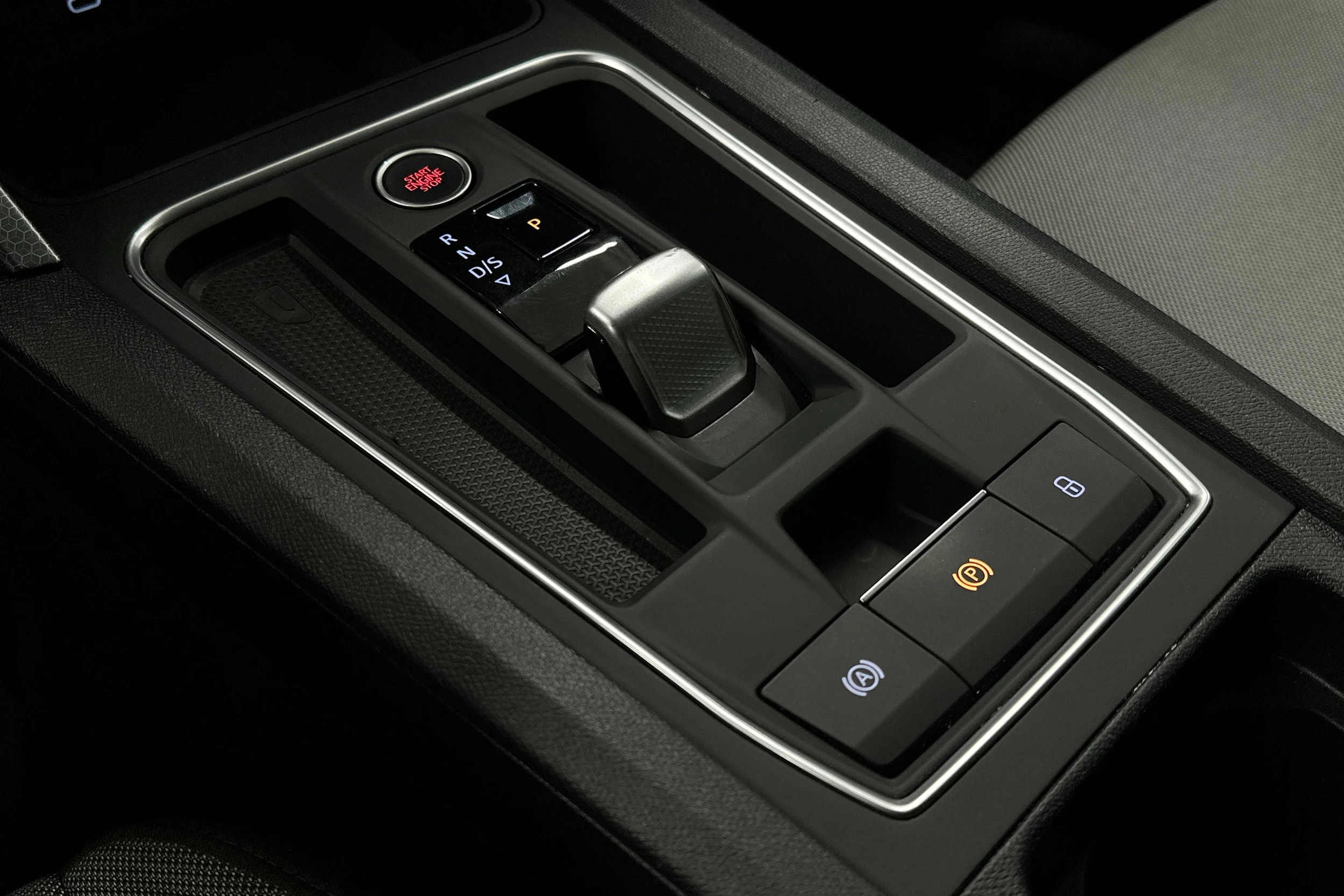 valkoinen SEAT Leon Sportstourer 2024 kuva 30.