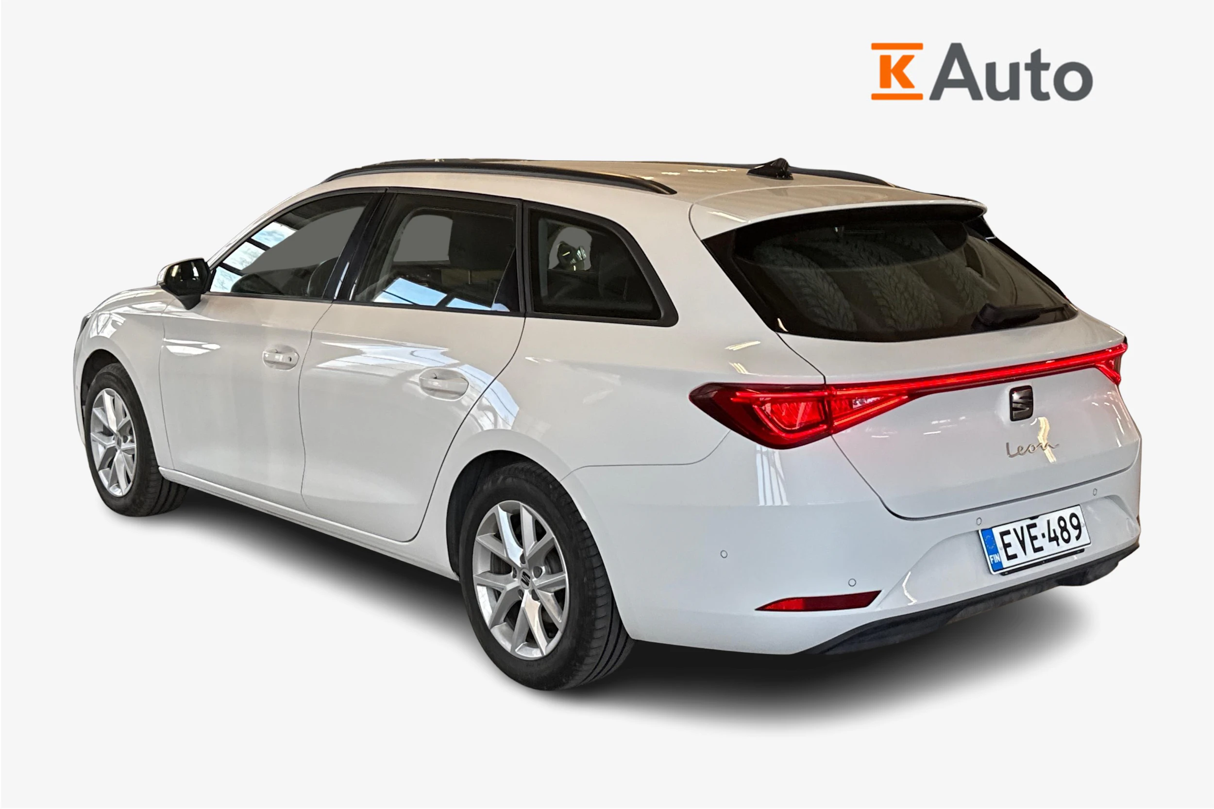 valkoinen SEAT Leon Sportstourer 2024 kuva 2.