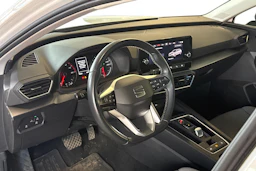 valkoinen SEAT Leon Sportstourer 2024 kuva 3.