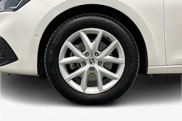 valkoinen SEAT Leon Sportstourer 2024 kuva 12.