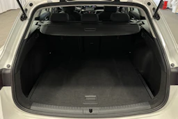 valkoinen SEAT Leon Sportstourer 2024 kuva 15.