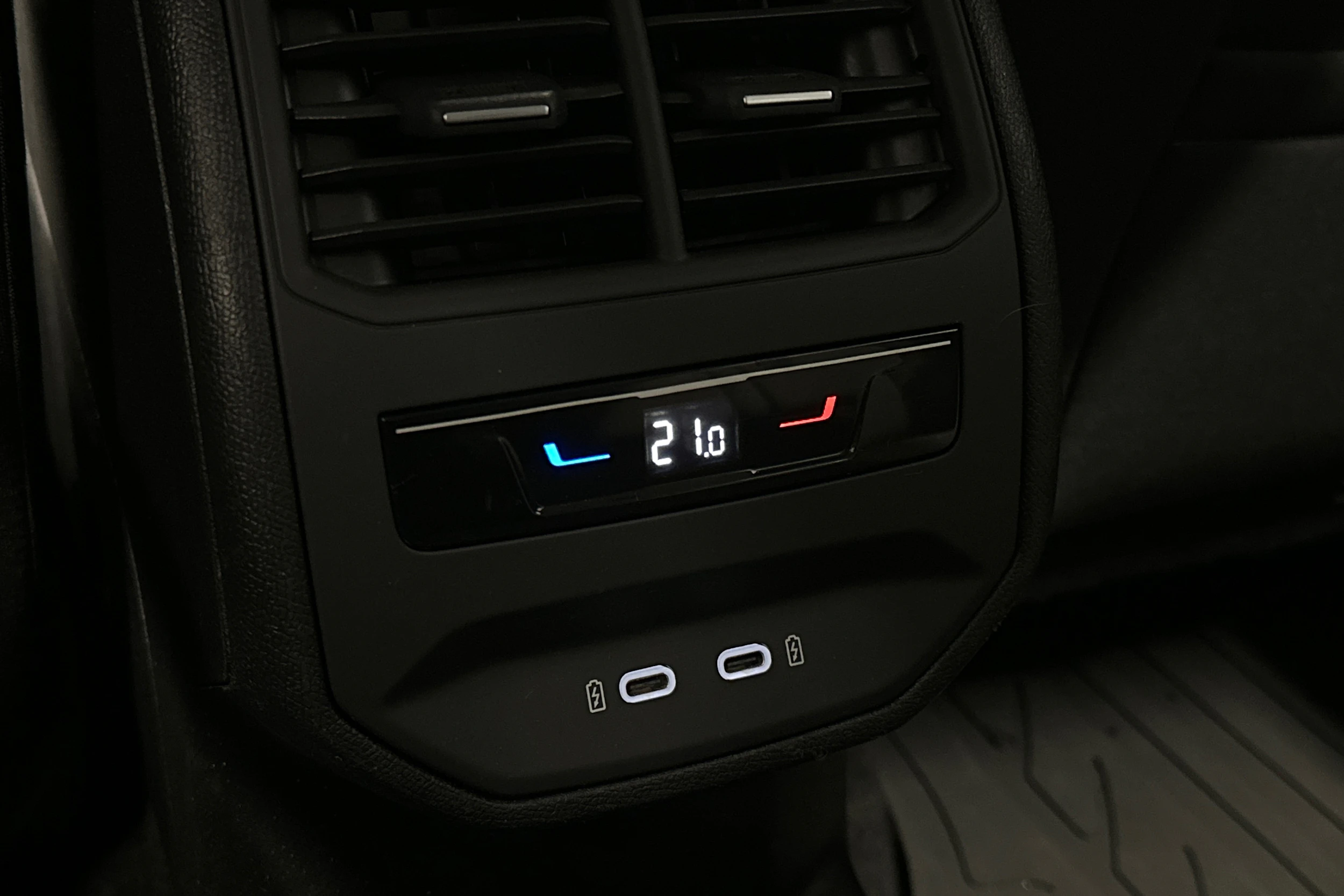 valkoinen SEAT Leon Sportstourer 2024 kuva 16.