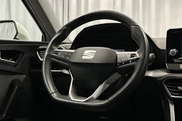 valkoinen SEAT Leon Sportstourer 2024 kuva 18.
