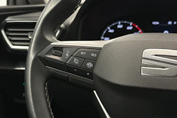 valkoinen SEAT Leon Sportstourer 2024 kuva 19.