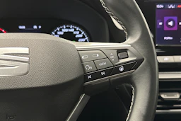 valkoinen SEAT Leon Sportstourer 2024 kuva 20.