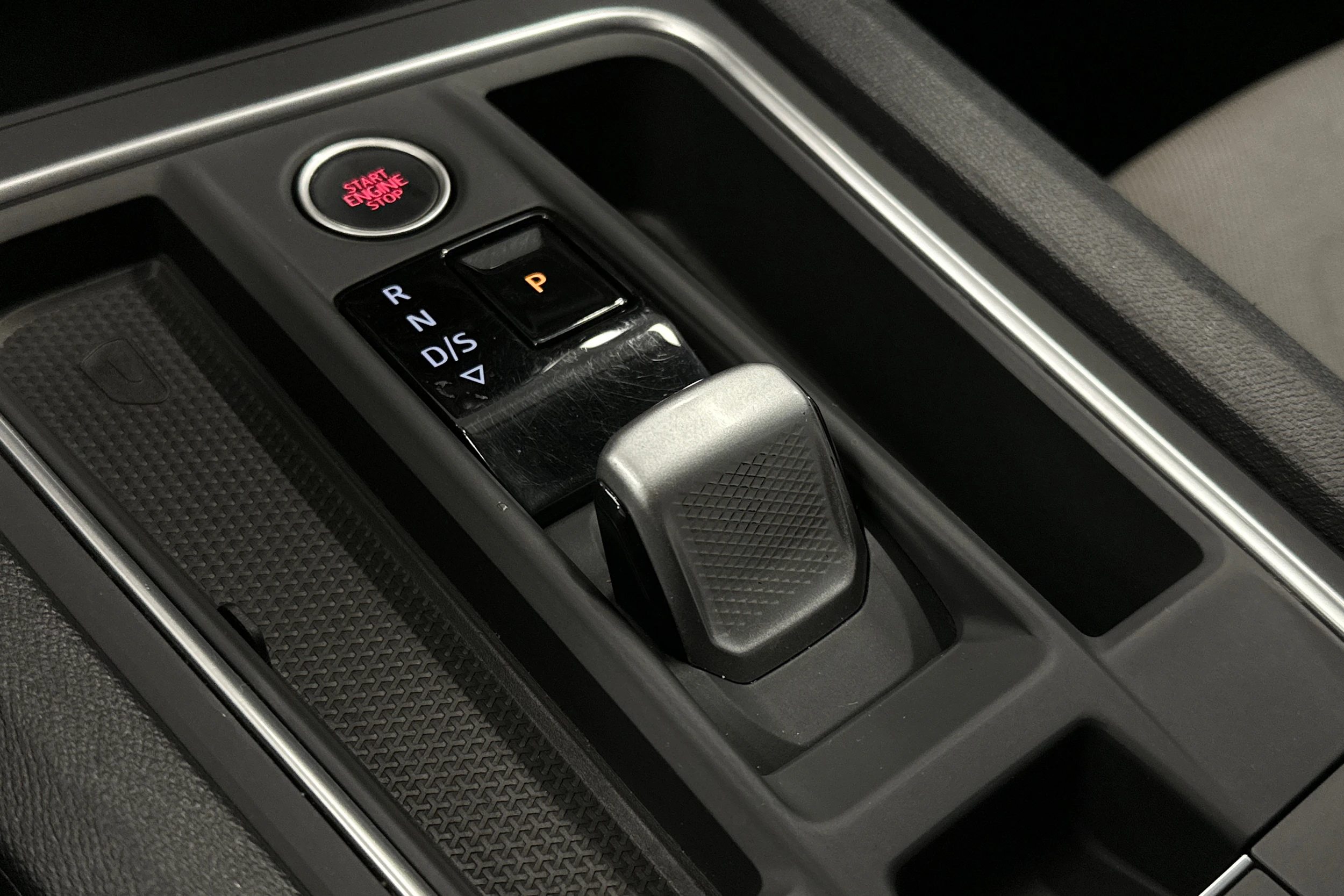 valkoinen SEAT Leon Sportstourer 2024 kuva 26.