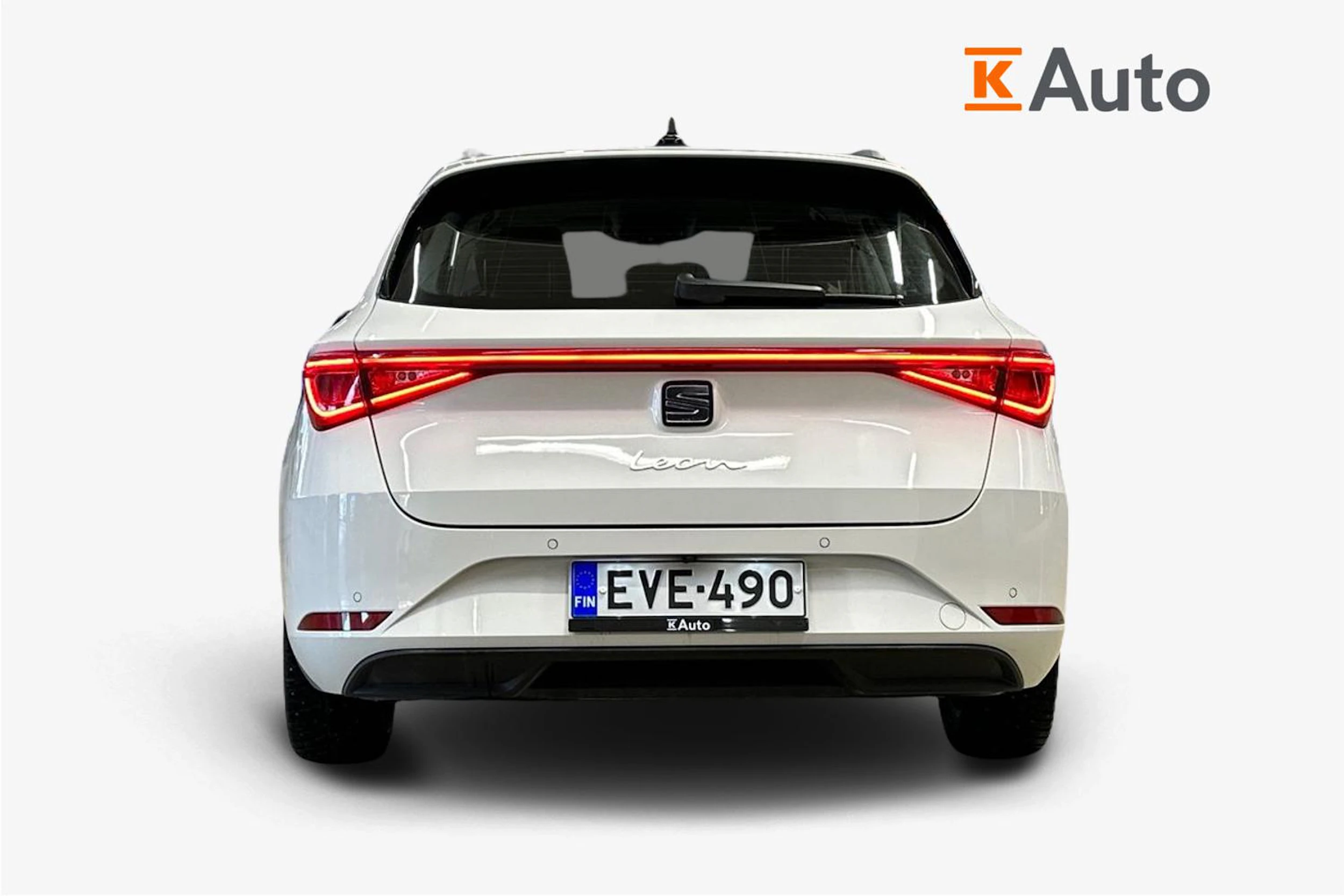 valkoinen SEAT Leon Sportstourer 2024 kuva 3.