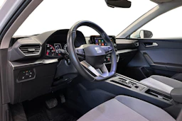 valkoinen SEAT Leon Sportstourer 2024 kuva 6.