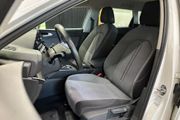valkoinen SEAT Leon Sportstourer 2024 kuva 10.