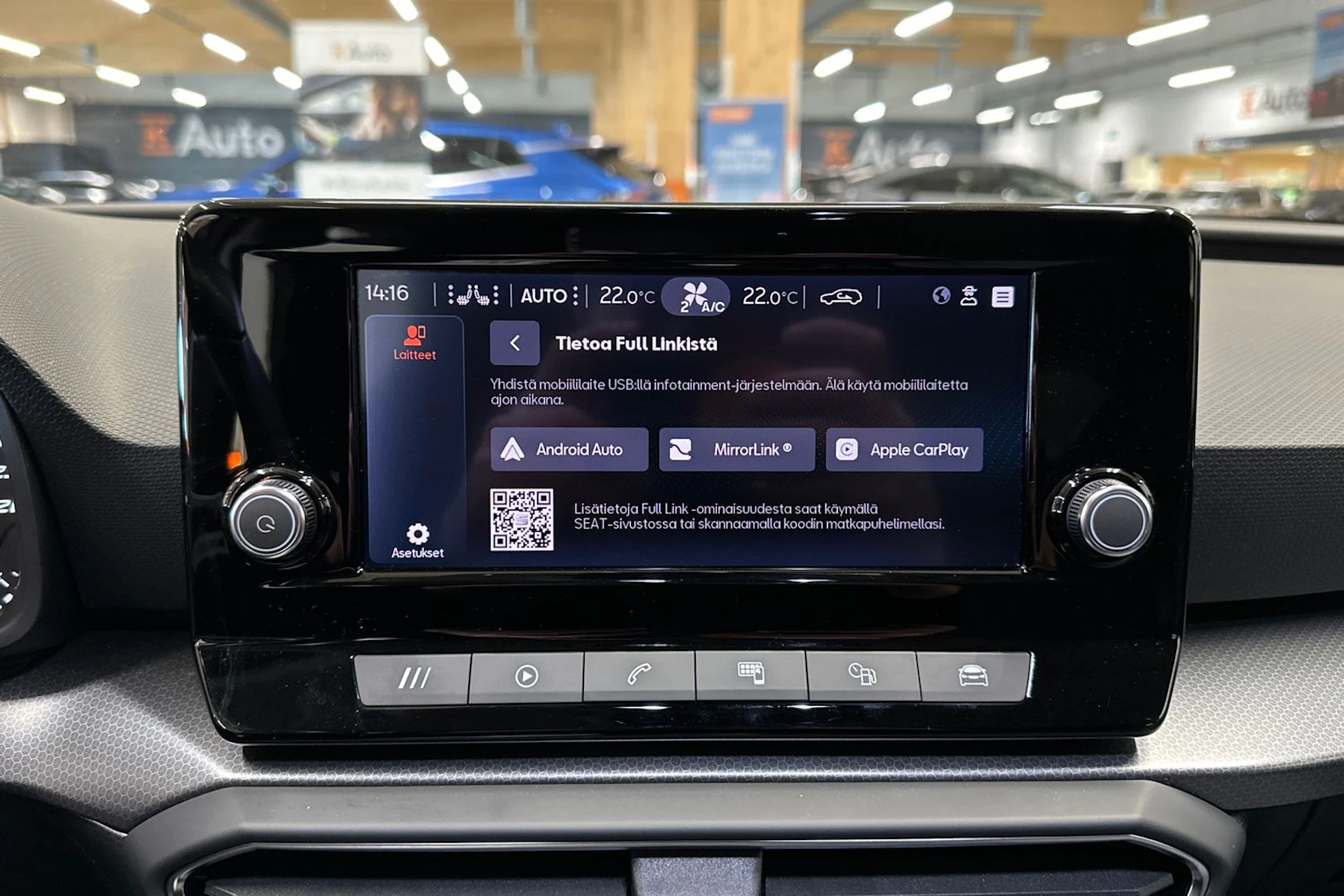 valkoinen SEAT Leon Sportstourer 2024 kuva 13.