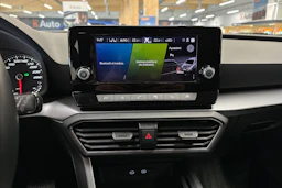 valkoinen SEAT Leon Sportstourer 2024 kuva 15.