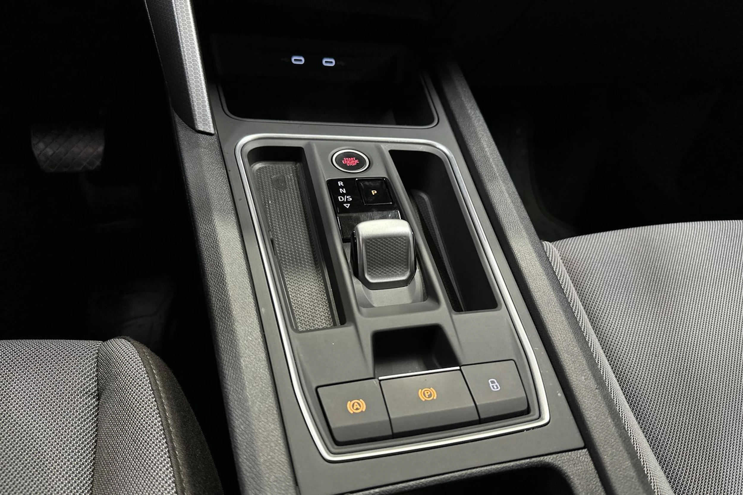 valkoinen SEAT Leon Sportstourer 2024 kuva 16.