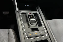 valkoinen SEAT Leon Sportstourer 2024 kuva 16.