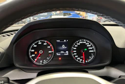 valkoinen SEAT Leon Sportstourer 2024 kuva 17.