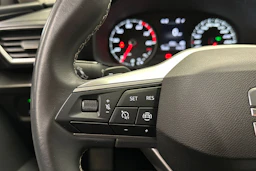 valkoinen SEAT Leon Sportstourer 2024 kuva 18.