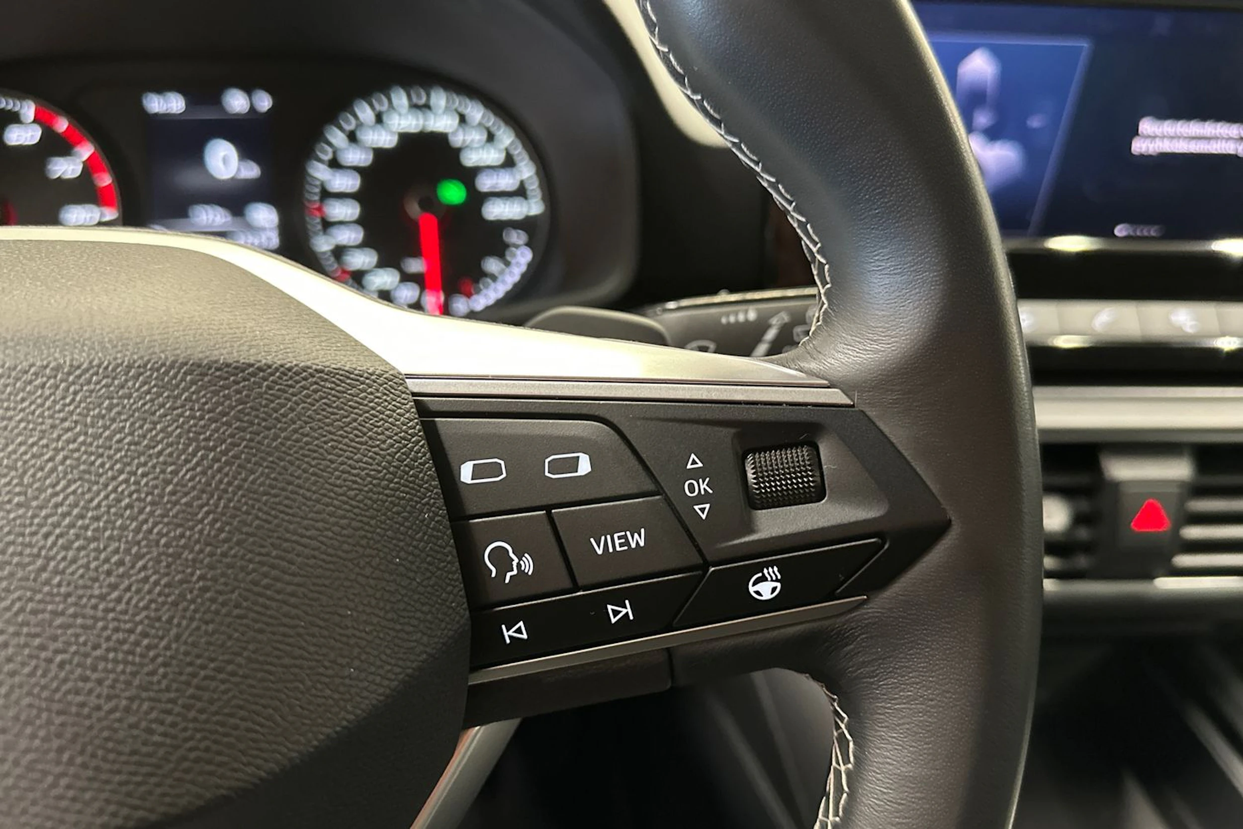 valkoinen SEAT Leon Sportstourer 2024 kuva 19.