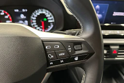 valkoinen SEAT Leon Sportstourer 2024 kuva 19.