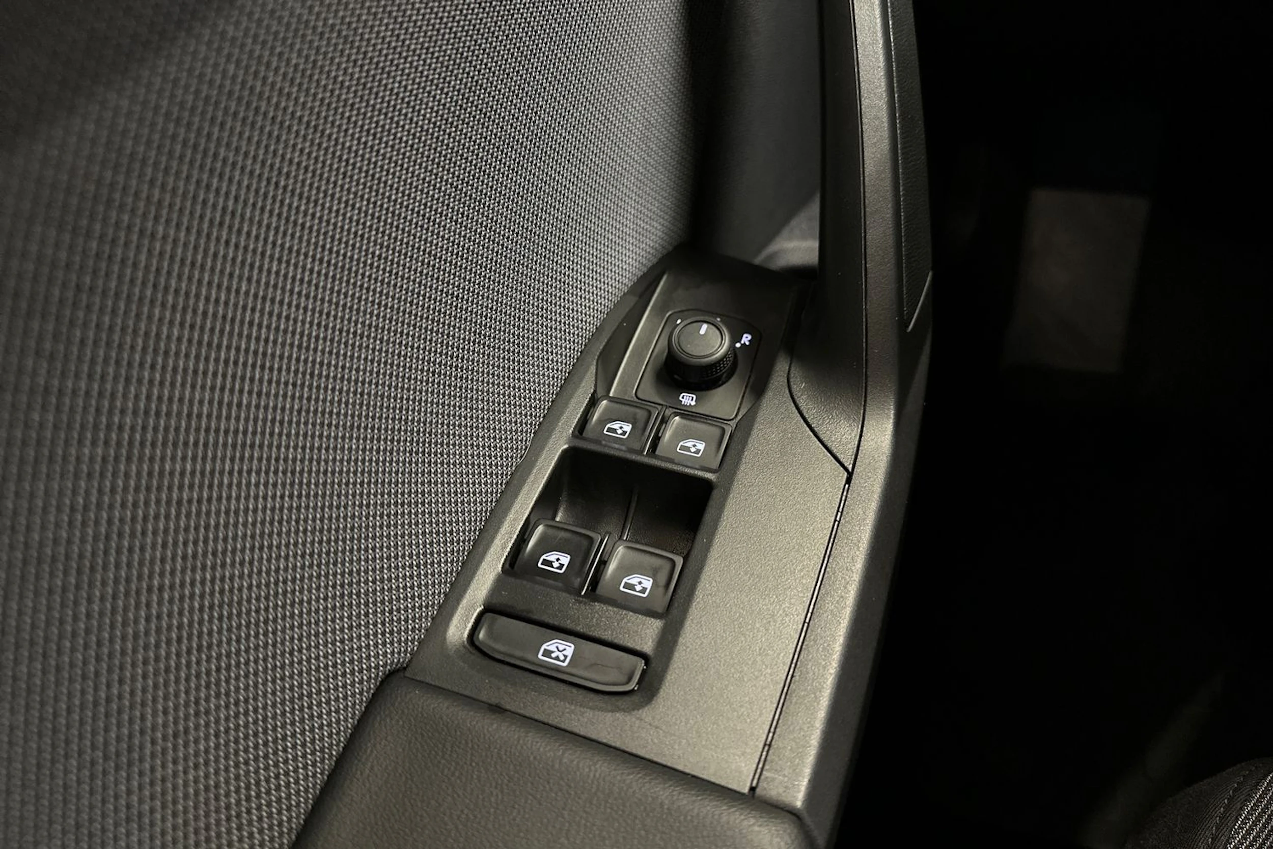 valkoinen SEAT Leon Sportstourer 2024 kuva 21.