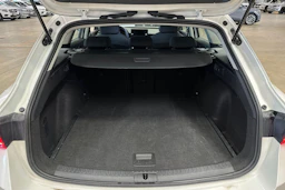 valkoinen SEAT Leon Sportstourer 2024 kuva 22.