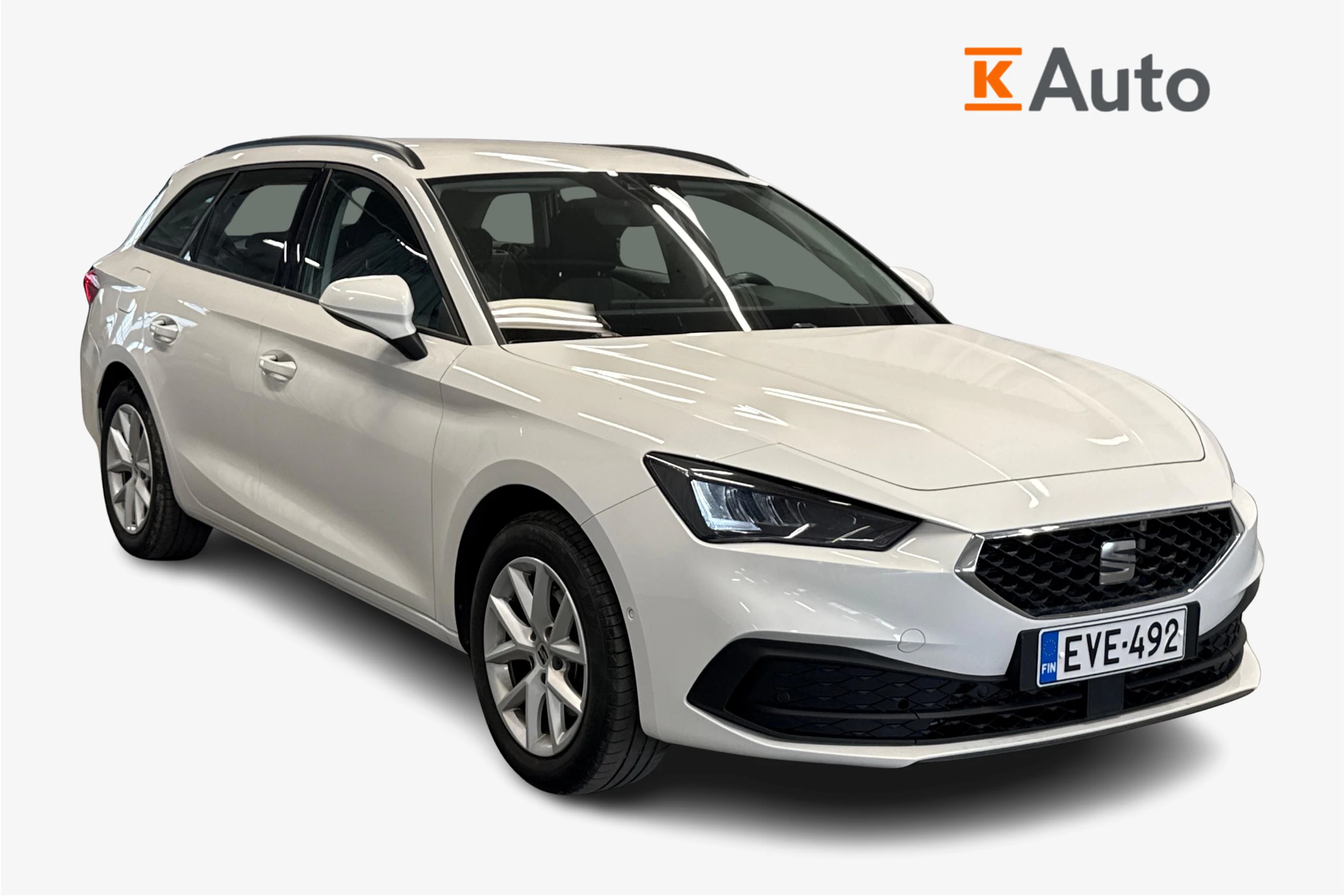 valkoinen SEAT Leon Sportstourer 2024 kuva 1.