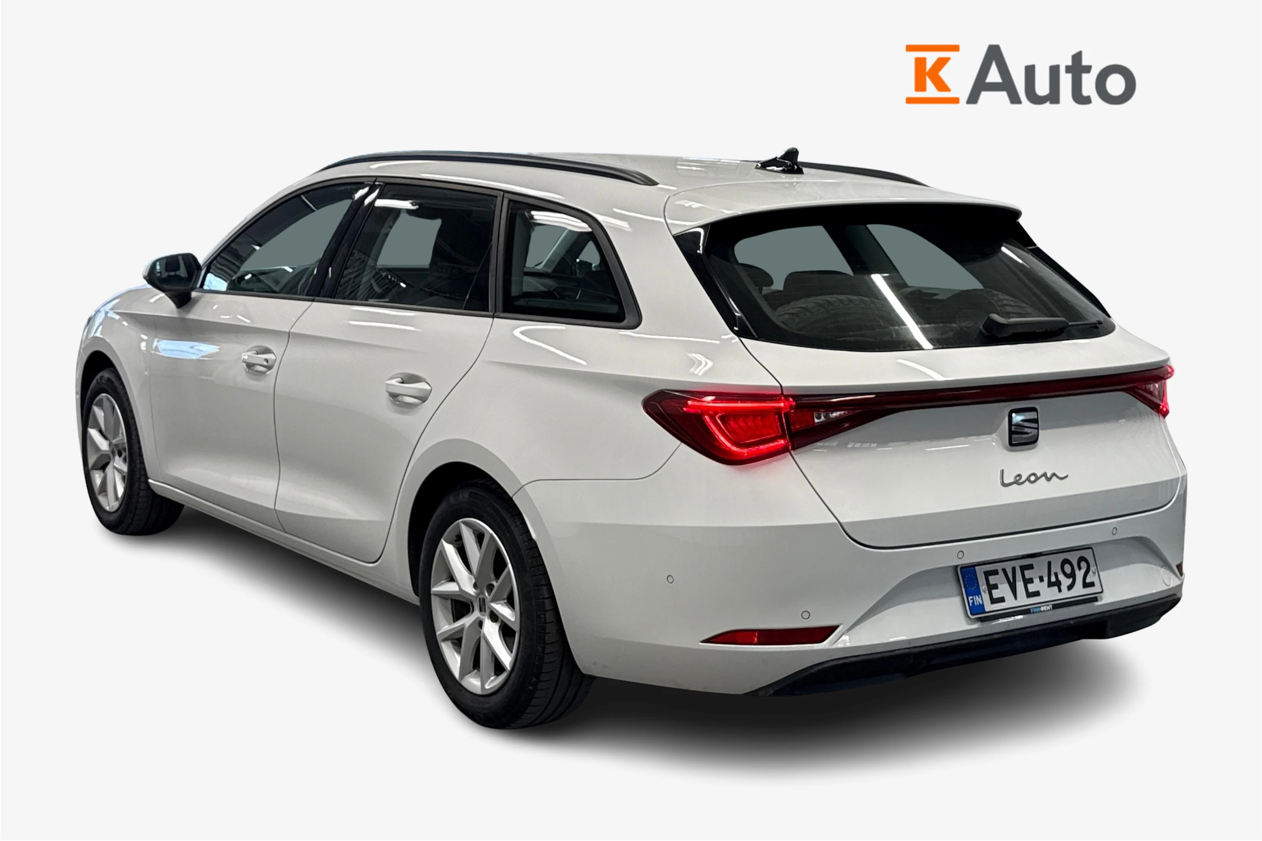 valkoinen SEAT Leon Sportstourer 2024 kuva 2.
