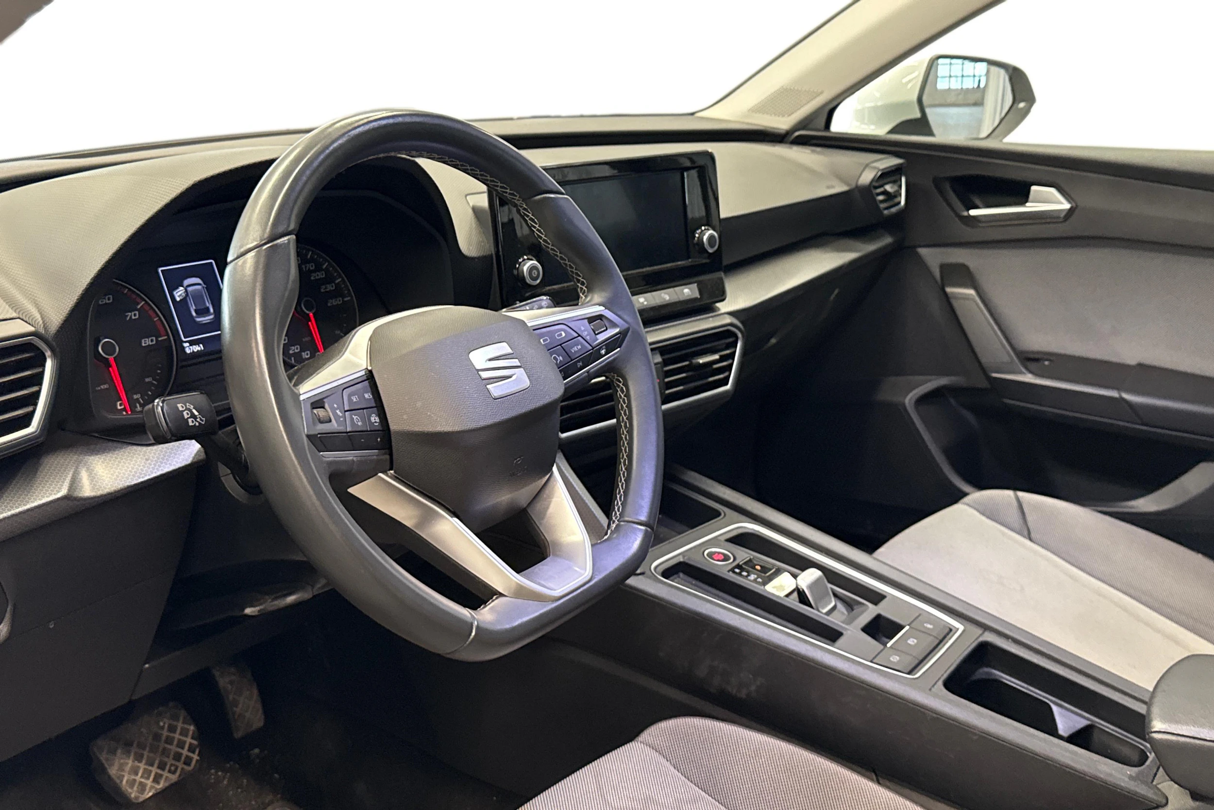 valkoinen SEAT Leon Sportstourer 2024 kuva 3.