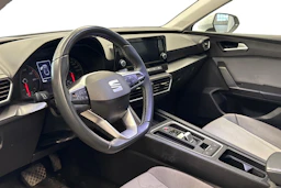 valkoinen SEAT Leon Sportstourer 2024 kuva 3.