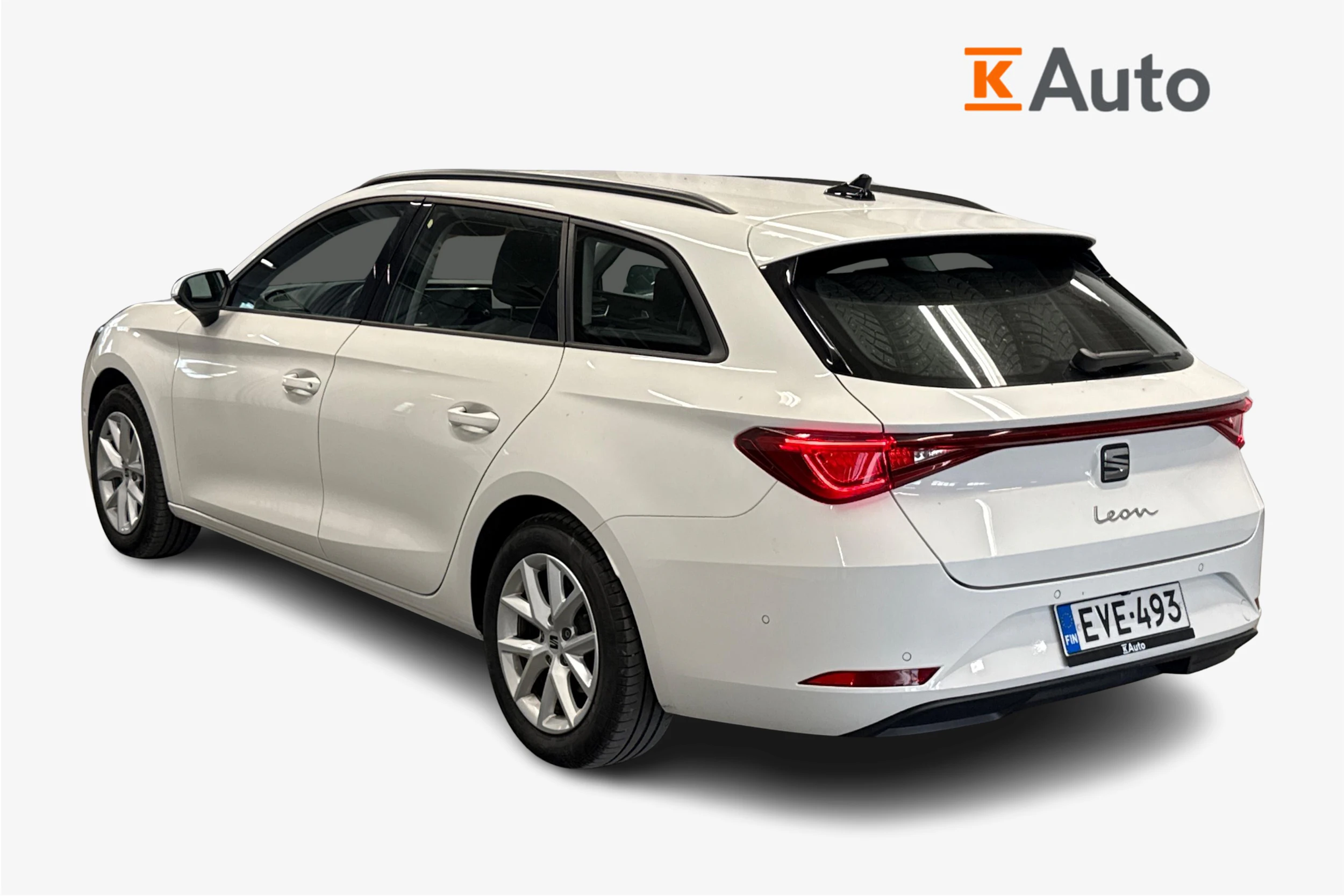 valkoinen SEAT Leon Sportstourer 2024 kuva 2.