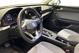 valkoinen SEAT Leon Sportstourer 2024 kuva 3.