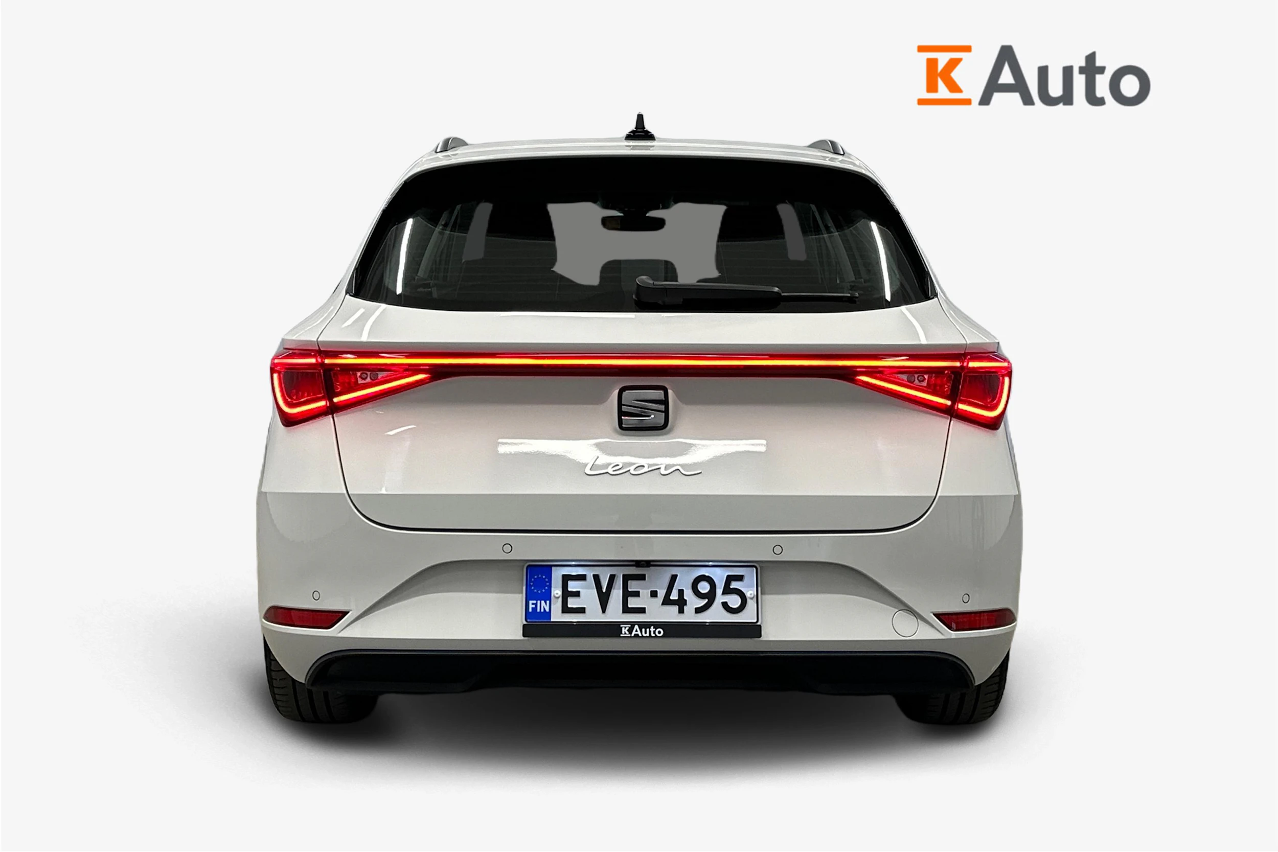 valkoinen SEAT Leon Sportstourer 2024 kuva 4.