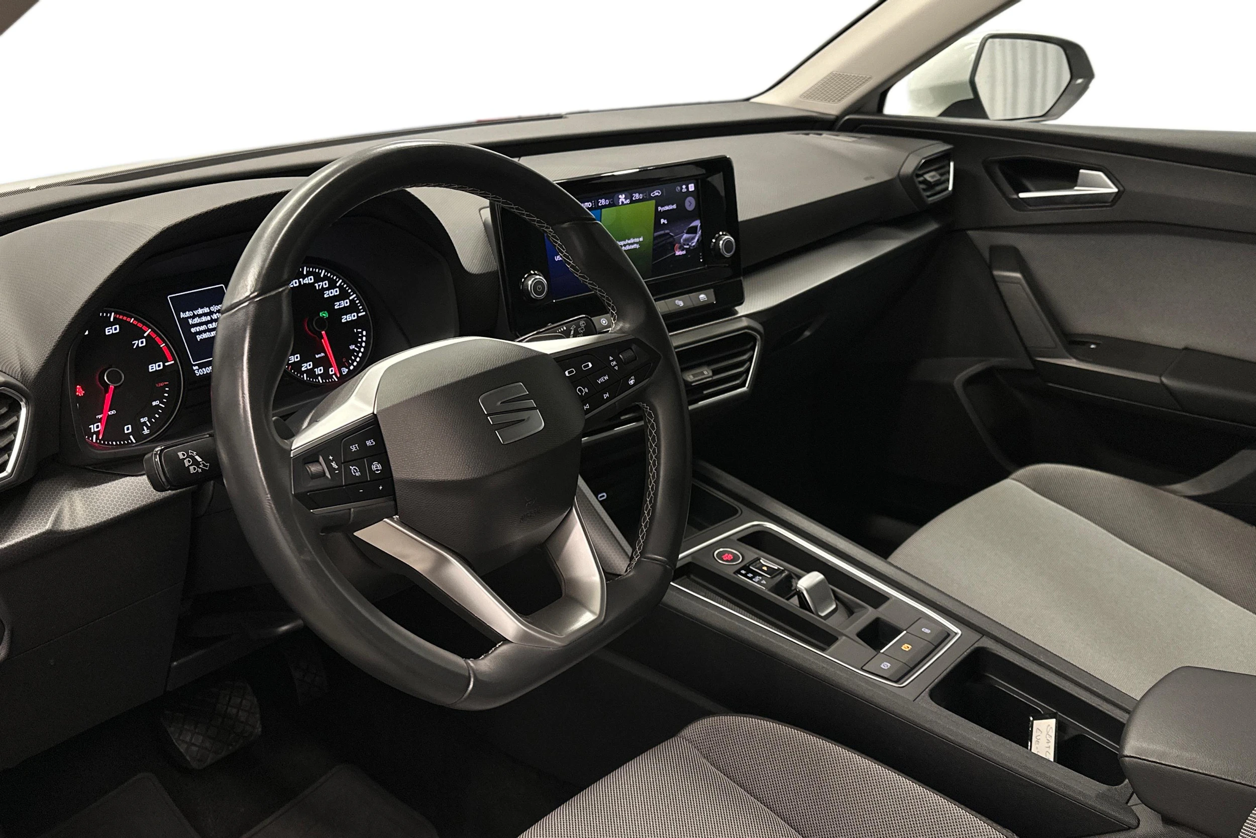 valkoinen SEAT Leon Sportstourer 2024 kuva 8.
