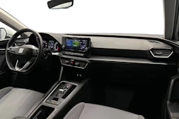 valkoinen SEAT Leon Sportstourer 2024 kuva 9.