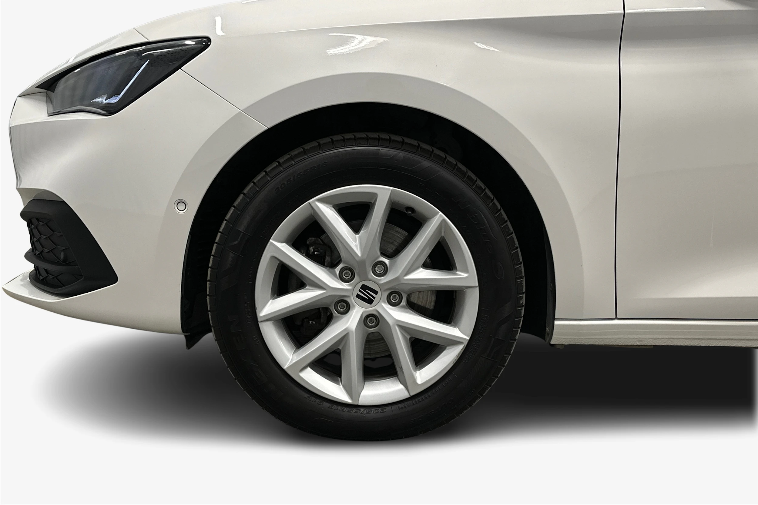 valkoinen SEAT Leon Sportstourer 2024 kuva 12.