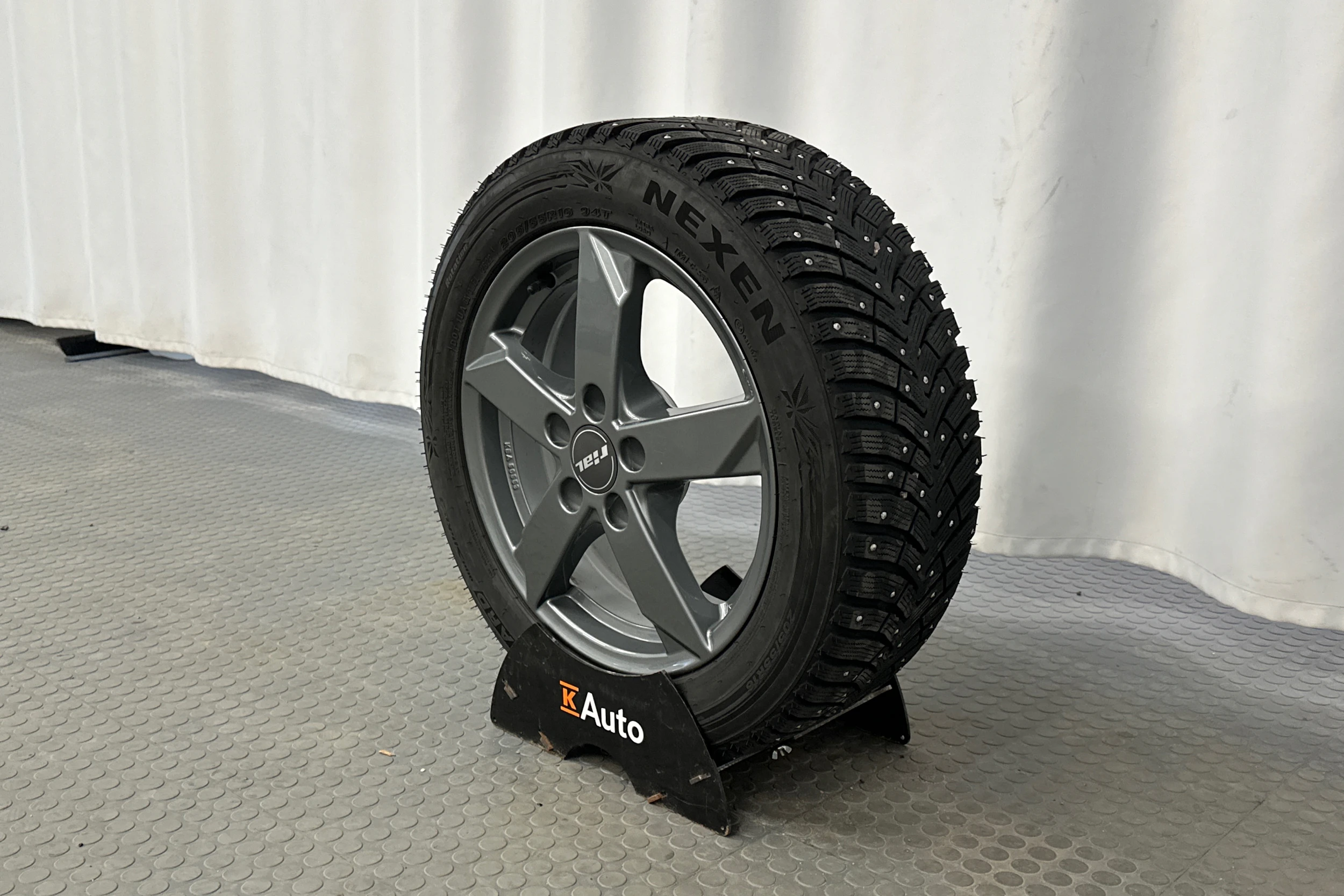 valkoinen SEAT Leon Sportstourer 2024 kuva 13.