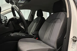 valkoinen SEAT Leon Sportstourer 2024 kuva 16.
