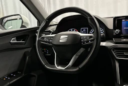 valkoinen SEAT Leon Sportstourer 2024 kuva 17.