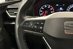 valkoinen SEAT Leon Sportstourer 2024 kuva 18.