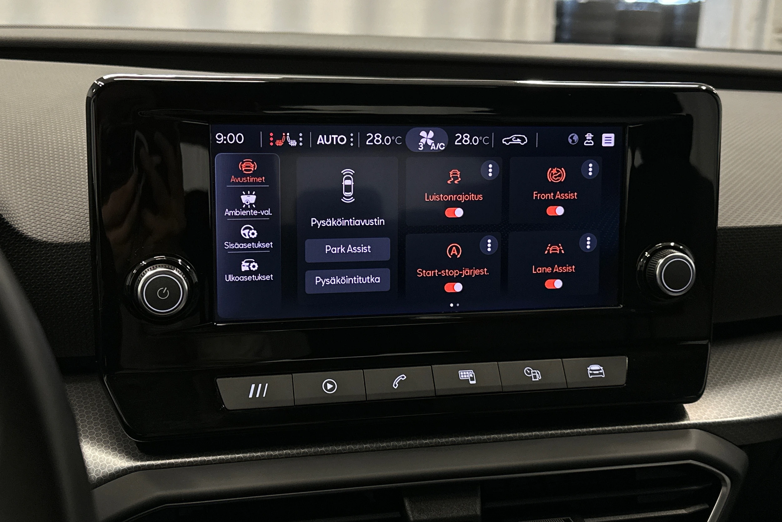 valkoinen SEAT Leon Sportstourer 2024 kuva 23.