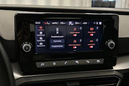 valkoinen SEAT Leon Sportstourer 2024 kuva 23.